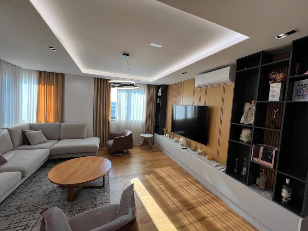 Apartament Me Qera 3+1+Post Parkimi ne Astir (ID B230180) Tirane