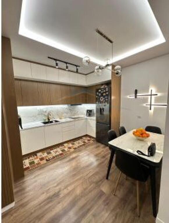 In vendita, Appartamento 3+1+2, Residenza Oasis, Tirana