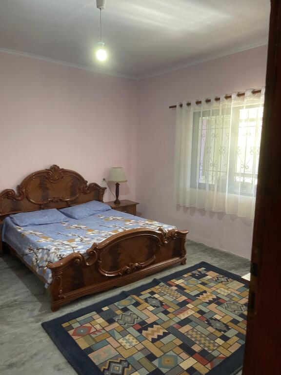 🏡Jepet shtepi private me qera ne Astir.  🔹️Organizohet ne: 🔸️2 dhoma gjumi 🔹️kuzhine 🔸️dhome ndenje 🔹️banjo 🔸️ballkon 🔹️oborr per parkim🔹️Adresa:Rruga Fejzi Hizmo,Unaze e Re,perballe hotel Marinaj!