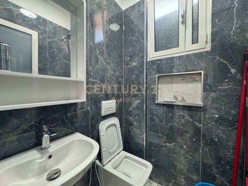 Appartamento 2+1+2 🏡 nella zona di Mine Peza, Tirana