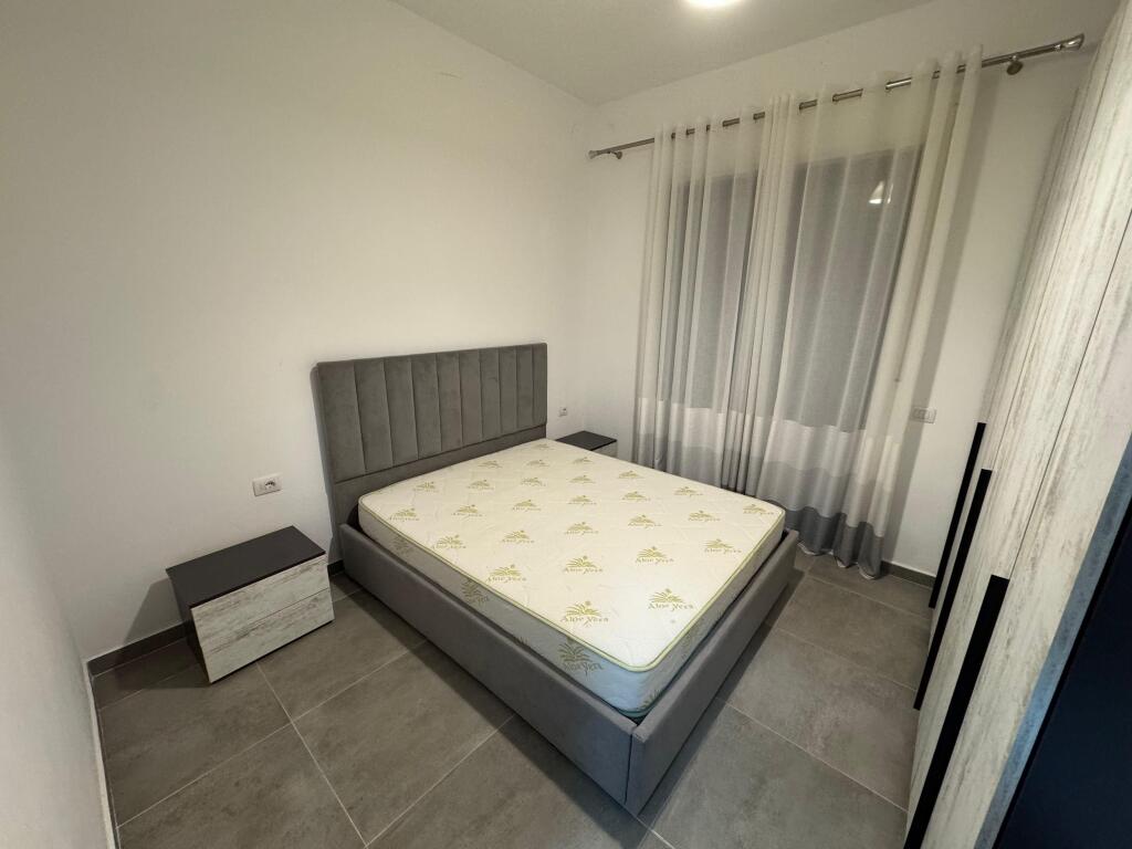 Affittasi appartamento 1+1+parcheggio  Indirizzo: Kodra Diellit 1  Arredato  Primo piano  Prezzo 500€ con parcheggio