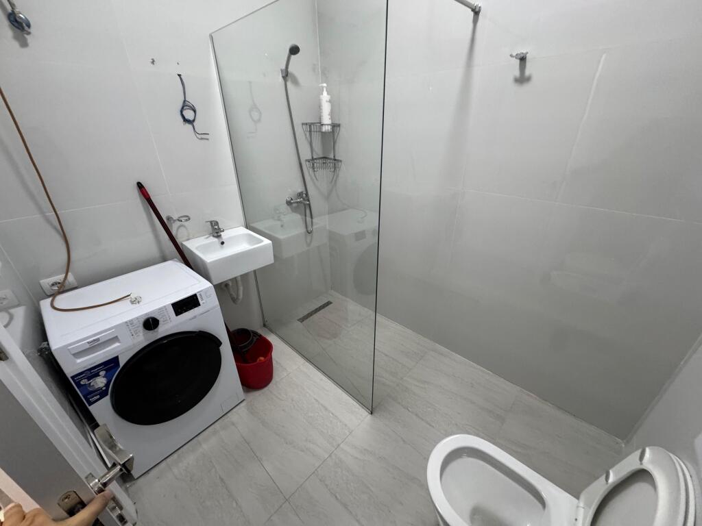 Affittasi appartamento 1+1+parcheggio  Indirizzo: Kodra Diellit 1  Arredato  Primo piano  Prezzo 500€ con parcheggio