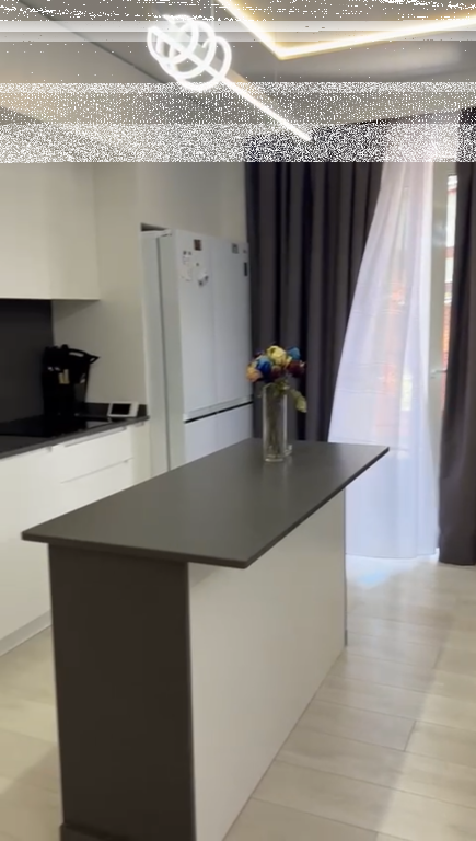 Appartamento 2+1, Astir!