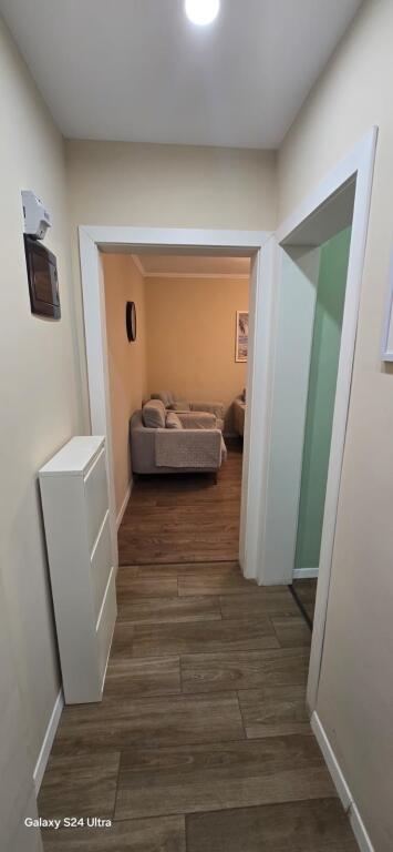 Jepet apartament 2+1 me qira tek Shallvaret!