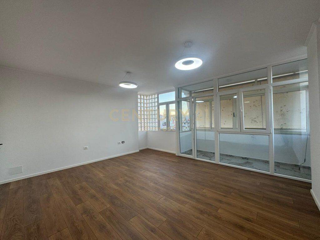 Appartamento 2+1+2 🏡 nella zona di Mine Peza, Tirana