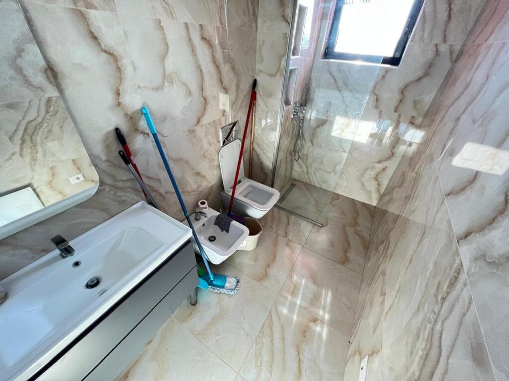 Apartament Me Qera 3+1+Post Parkimi ne Astir (ID B230180) Tirane