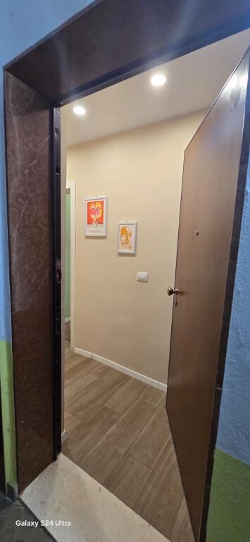 Jepet apartament 2+1 me qira tek Shallvaret!