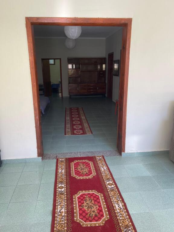 🏡Jepet shtepi private me qera ne Astir.  🔹️Organizohet ne: 🔸️2 dhoma gjumi 🔹️kuzhine 🔸️dhome ndenje 🔹️banjo 🔸️ballkon 🔹️oborr per parkim🔹️Adresa:Rruga Fejzi Hizmo,Unaze e Re,perballe hotel Marinaj!