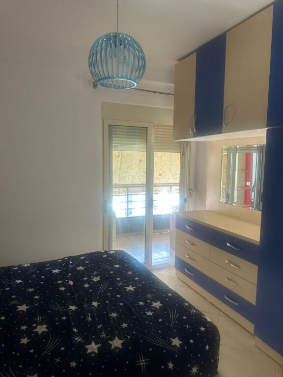Apartament 1+1, Astir!