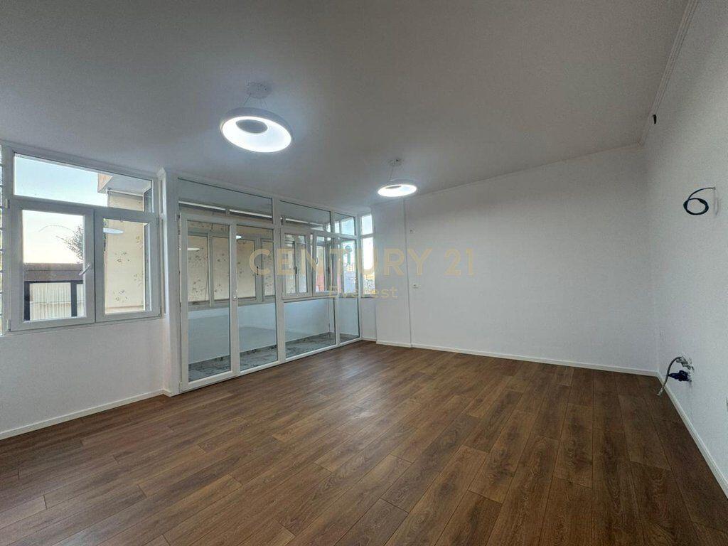 Appartamento 2+1+2 🏡 nella zona di Mine Peza, Tirana