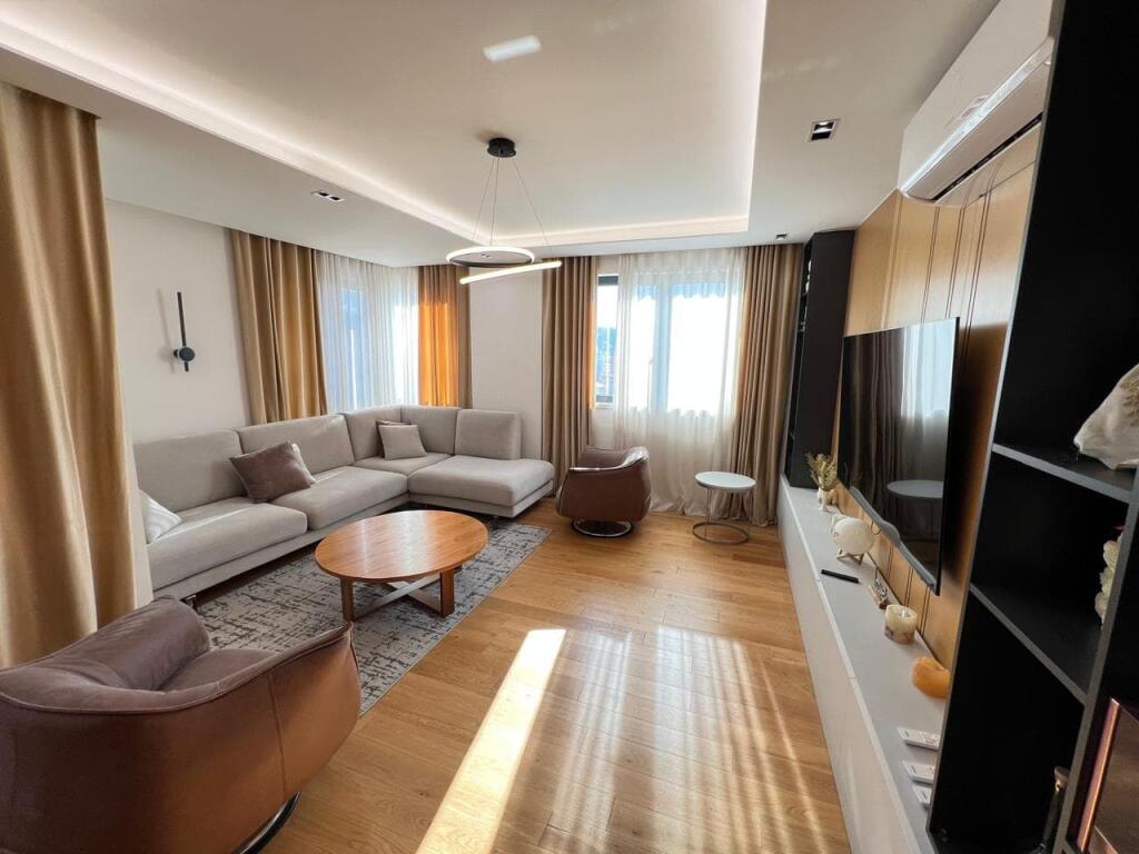 Apartament Me Qera 3+1+Post Parkimi ne Astir (ID B230180) Tirane