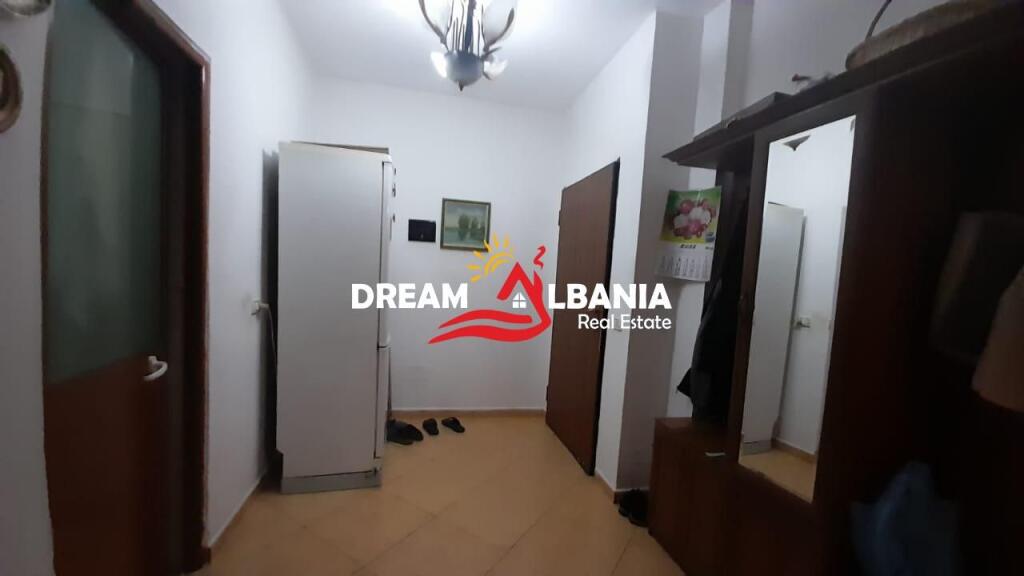 2+1 apartment for sale in the Kodra e Diellit area near Big Market (ID 4121899).