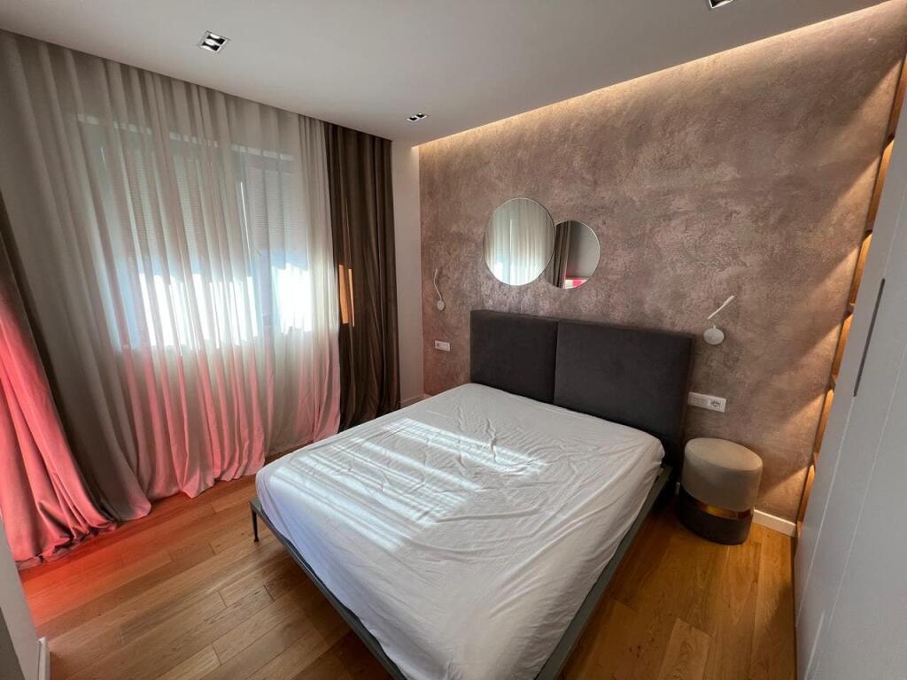 Apartament Me Qera 3+1+Post Parkimi ne Astir (ID B230180) Tirane