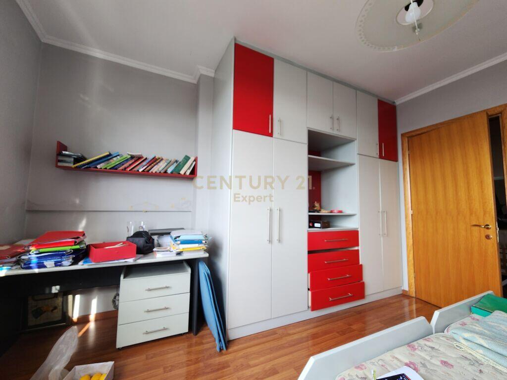 APARTAMENT 2+1+2+2 POSTE PARKIMI PER QIRA TEK ZOGU I ZI !! 1,100 € /Muaj