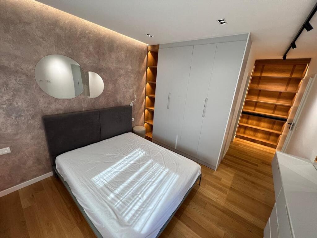 Apartament Me Qera 3+1+Post Parkimi ne Astir (ID B230180) Tirane