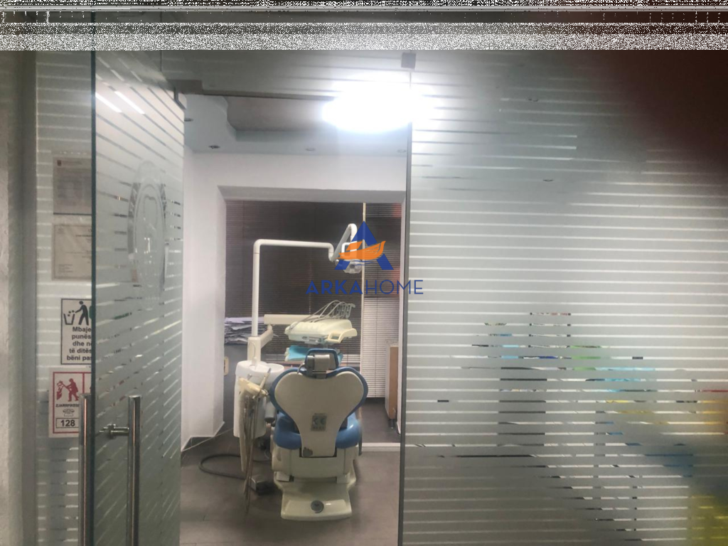 VENDITA AMBIENTE COMMERCIALE 70M2 "VIA BARDHYL" 155.000 EURO