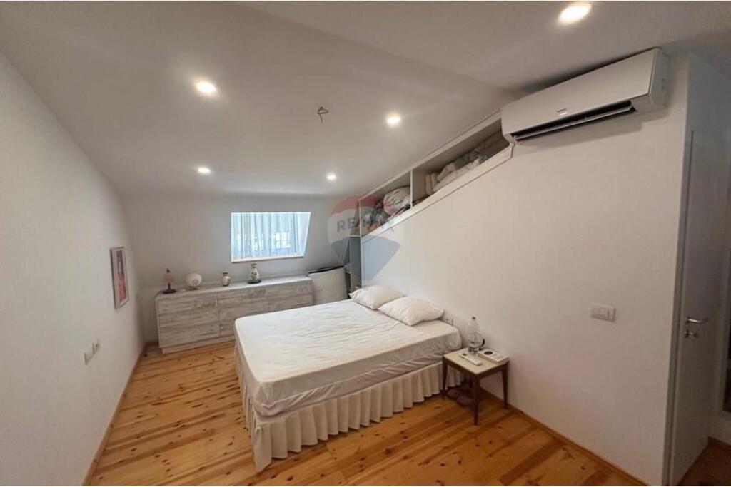 Jepet Duplex 2+1+2 me qira , Rruga Hamdi Garunja , Liqeni i Thate