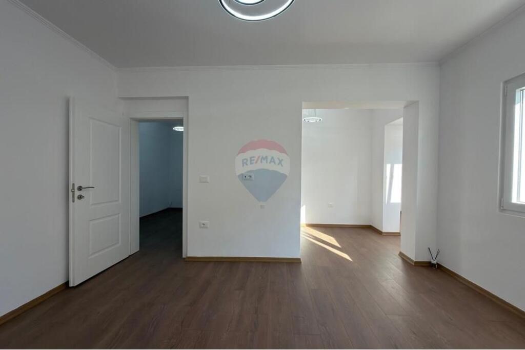 2+1 apartment for sale in the Xhamllik area!
