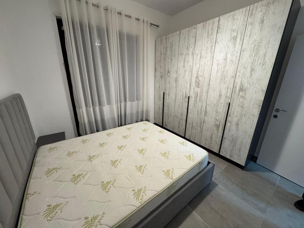 Affittasi appartamento 1+1+parcheggio  Indirizzo: Kodra Diellit 1  Arredato  Primo piano  Prezzo 500€ con parcheggio