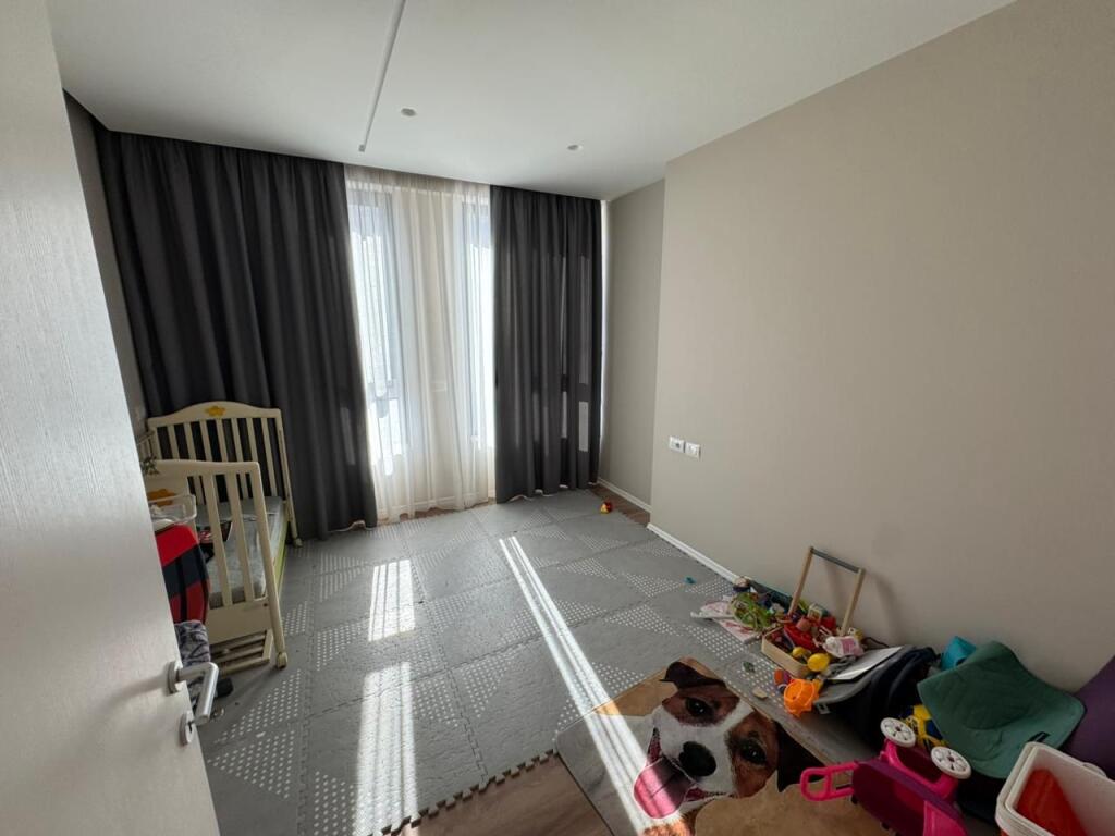 Jepet me qera Apartament 2+1+2  Adresa : Jordan Misja  I mobiluar dhe pabanuar me pare  Kati 6  Siperfaqe 100 m2Cmimi 900€ ne muaj me parkim