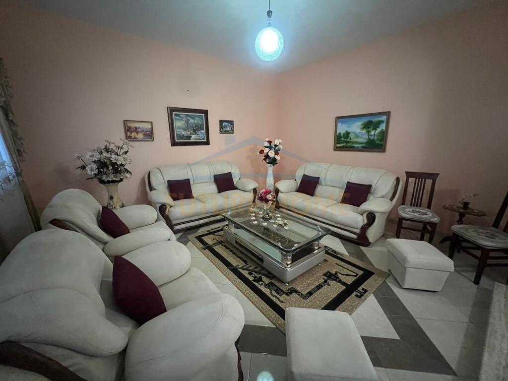 Vilë 2-Katëshe, Manëz, Gjiri i Lalëzit.