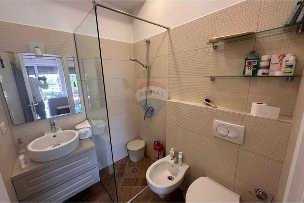 Jepet Duplex 2+1+2 me qira , Rruga Hamdi Garunja , Liqeni i Thate