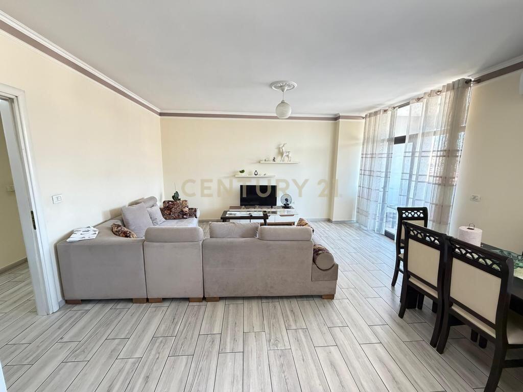 Jepet per qira apartament 2+1+2 Astir