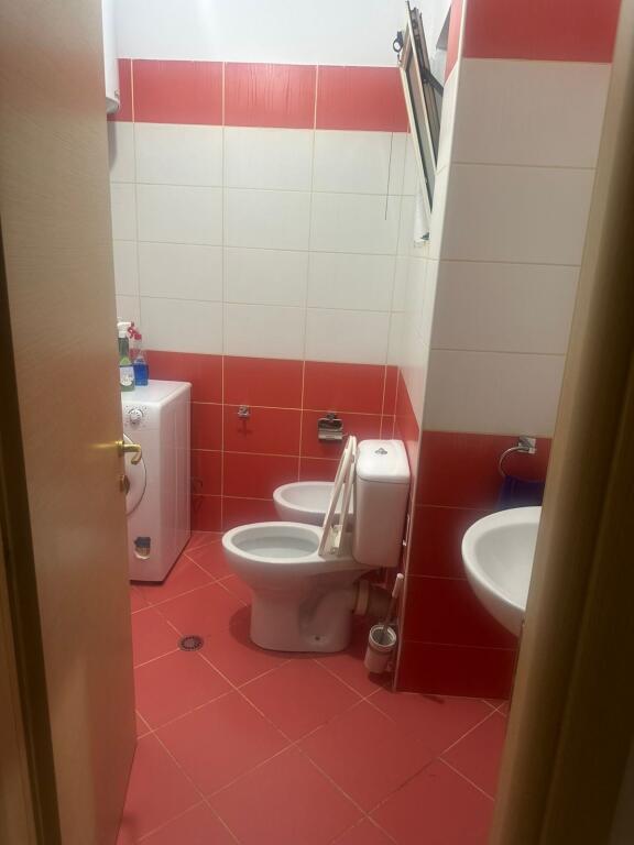 Apartament 1+1, Astir!