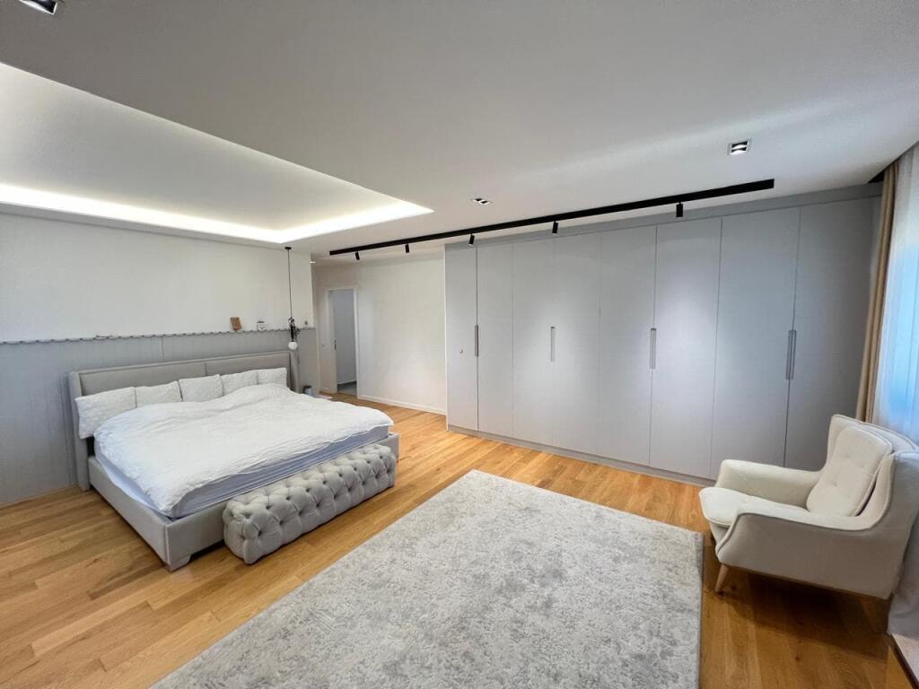 Apartament Me Qera 3+1+Post Parkimi ne Astir (ID B230180) Tirane
