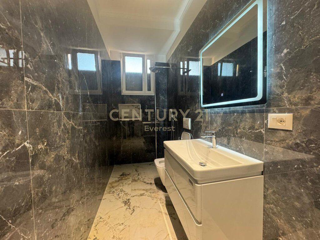 Appartamento 2+1+2 🏡 nella zona di Mine Peza, Tirana