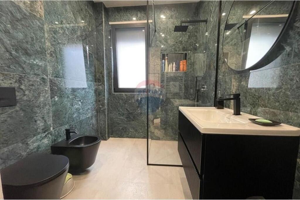 Qira/ Apartament 2+1+p.parkimi, Liqeni i Thate