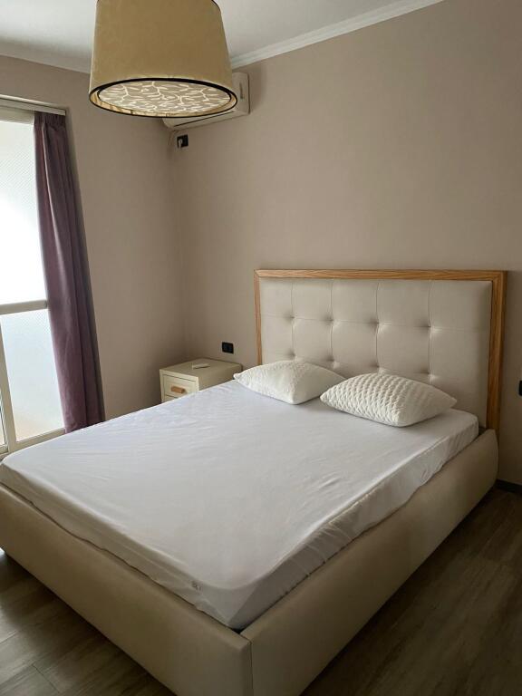 Apartament 2+1 Me Qera tek  Xhamlliku