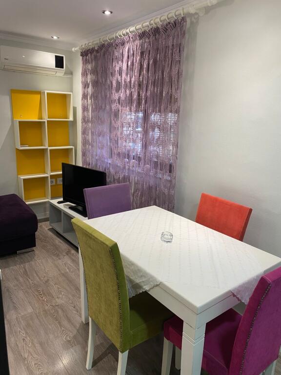 Apartament 2+1 Me Qera tek  Xhamlliku