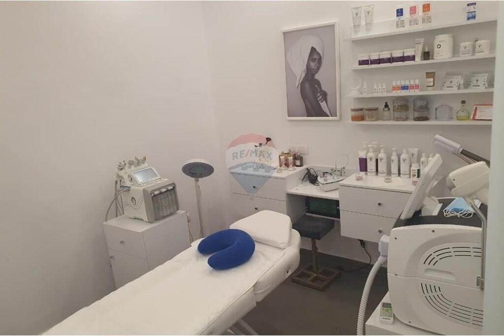 SHOP FOR RENT; ZOGU I BOULEVARD