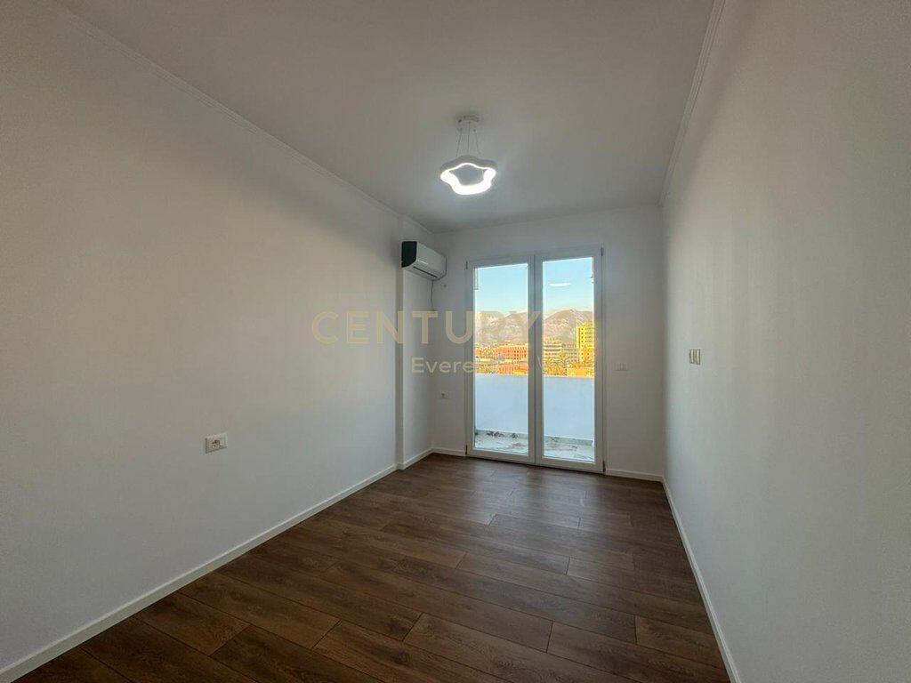 Appartamento 2+1+2 🏡 nella zona di Mine Peza, Tirana