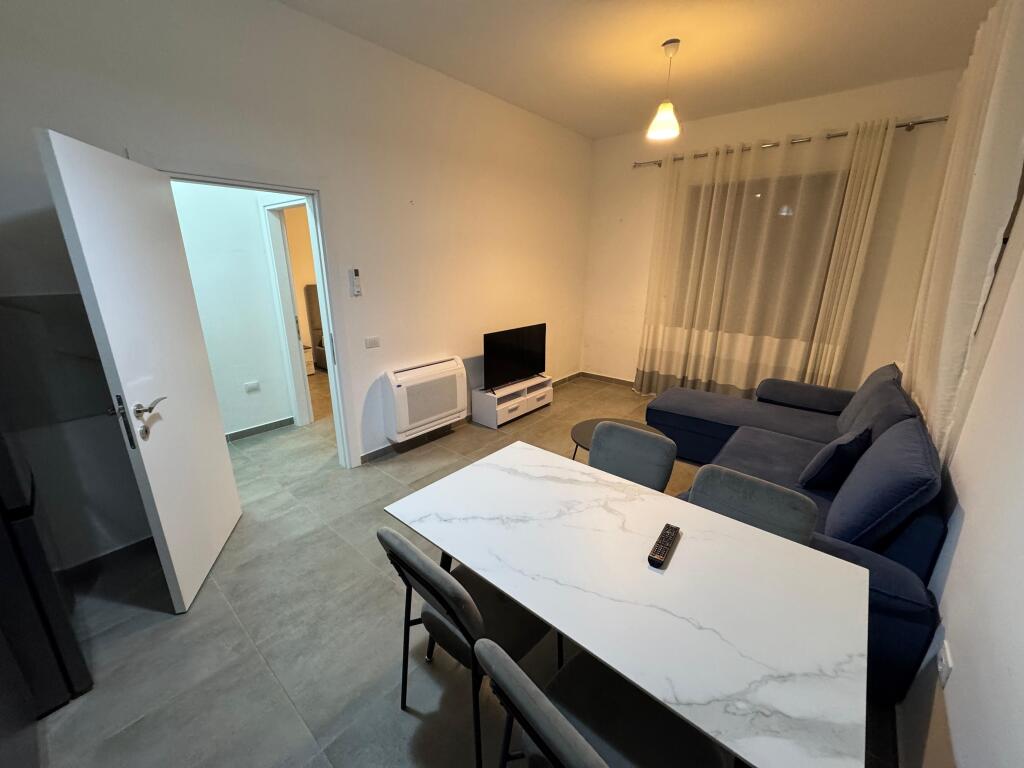 Affittasi appartamento 1+1+parcheggio  Indirizzo: Kodra Diellit 1  Arredato  Primo piano  Prezzo 500€ con parcheggio
