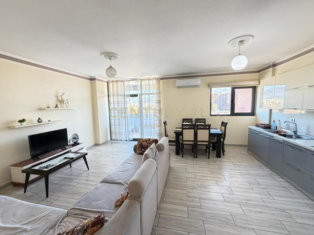 Jepet me qira apartament 2+1+2 me ballkon dhe pamje nga rruga  550 € /Muaj