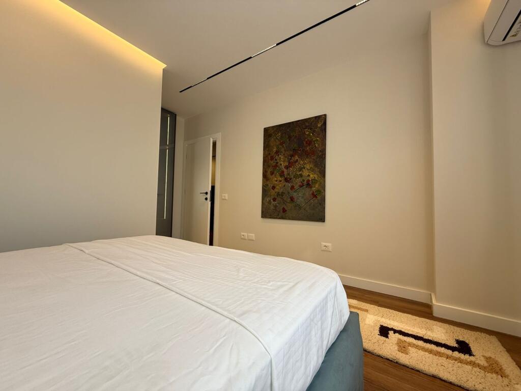 APARTAMENT ME QIRA 2+1+2 – PAZARI I RI
