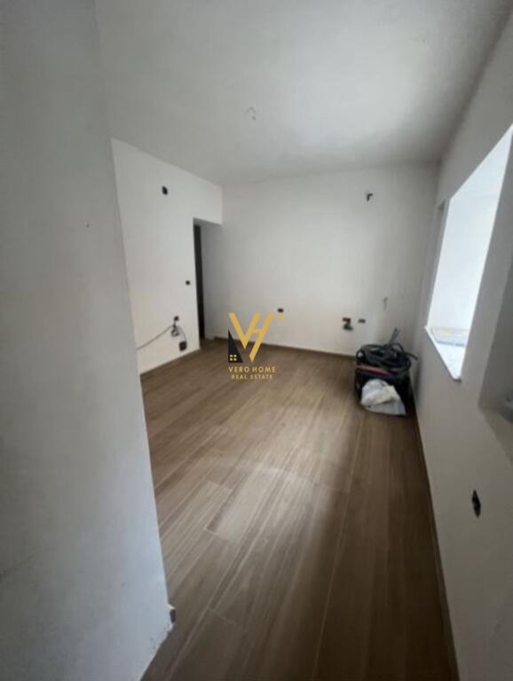 JEPET AMBIENT BIZNESI ME QERA SHESHI WILLSON 600 EURO