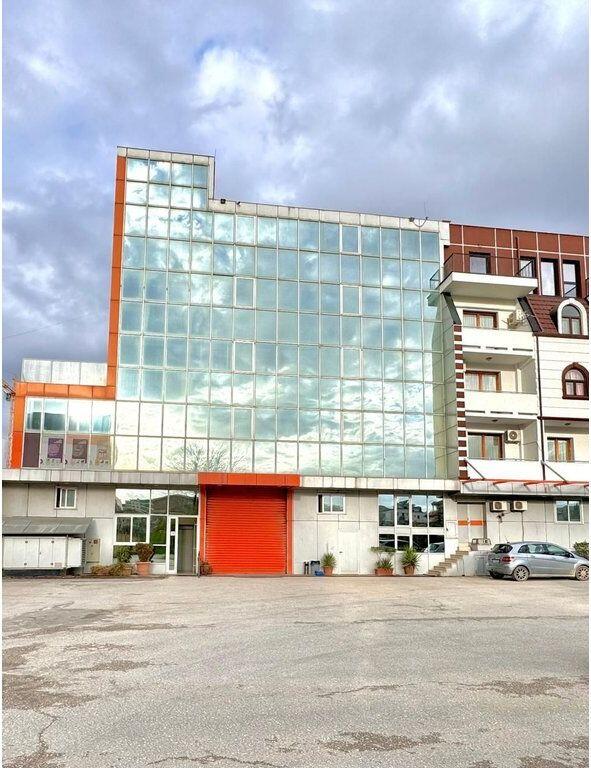 Jepet me qira godinë biznesi në Unazën e Re, pranë Green City!