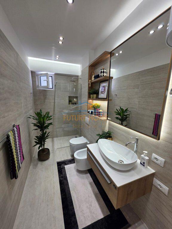 Shitje, Apartament 2+1, 21 Dhjetori , Tiranë.