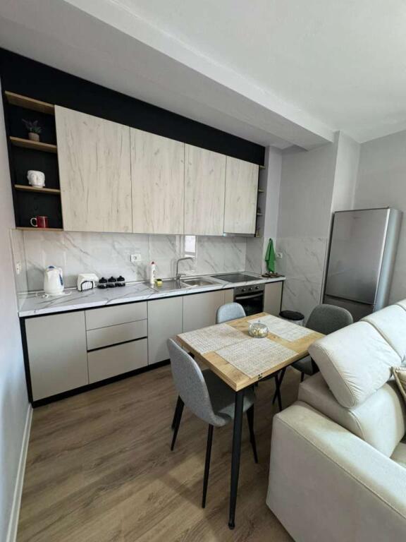 Appartamento 2+1 in affitto Via Jordan Misja 65.000 Leke!