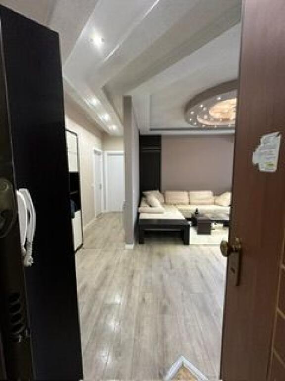 Jepet apartament 1+1 Te kristali I mir mobiluar