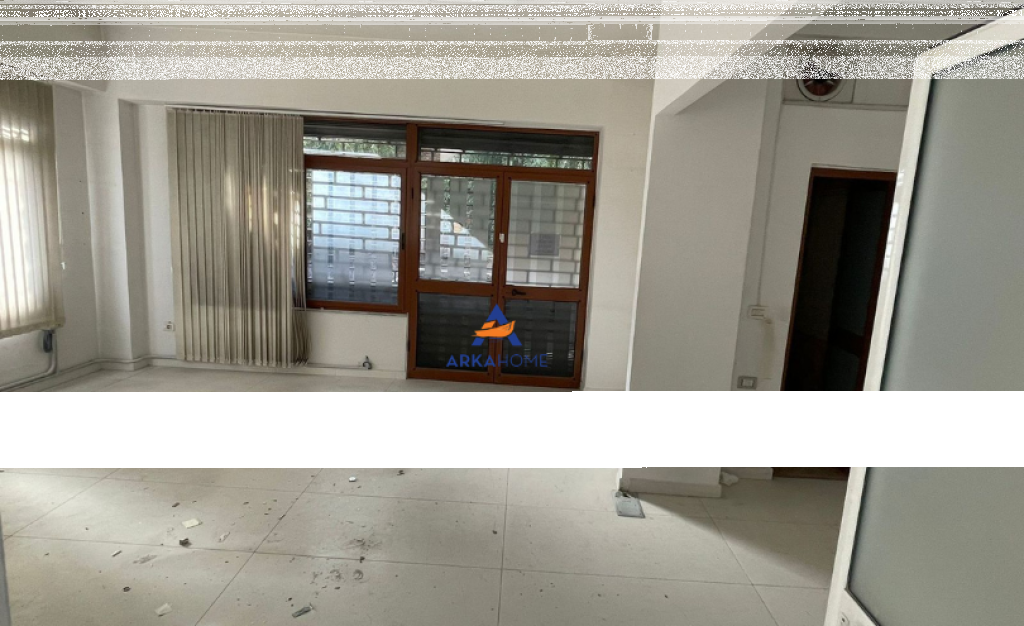 LOCALE COMMERCIALE IN AFFITTO 65 M2 "VIA FERIT STERMASI, VICINO A 9 PIANI CENTRO" 700 EURO
