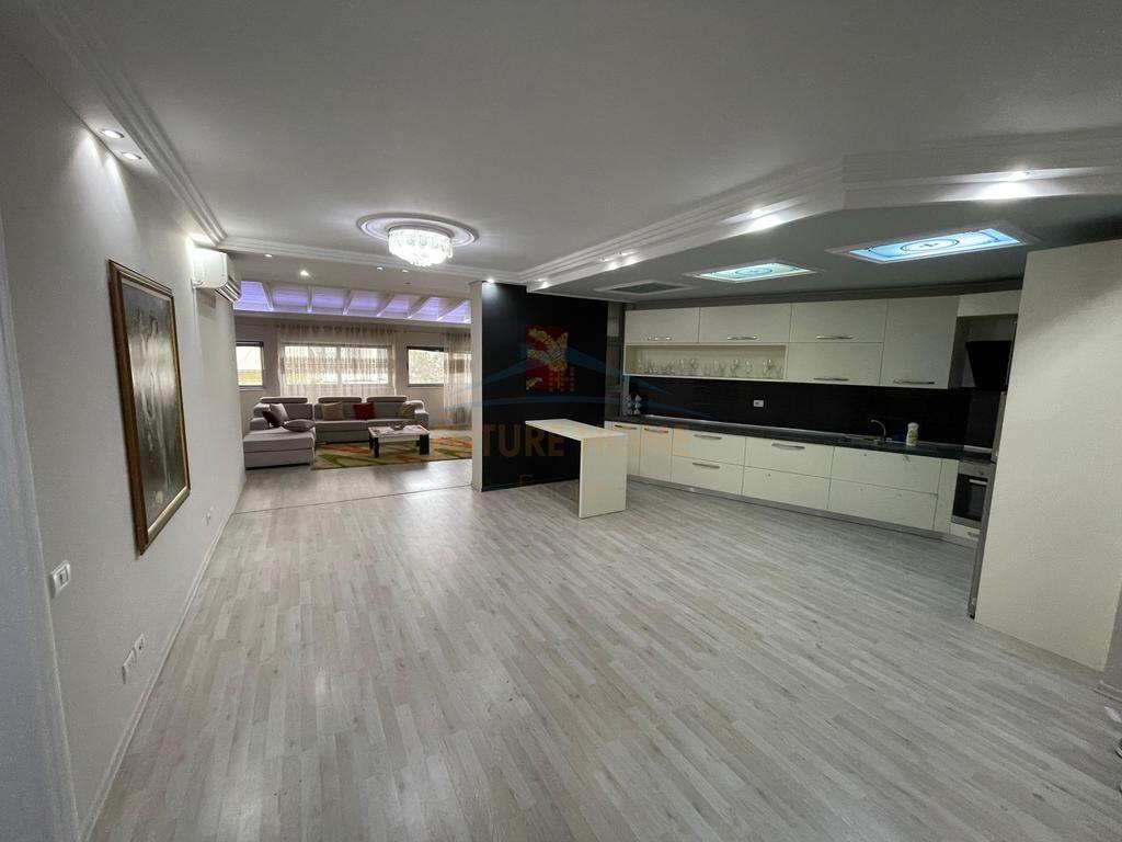 Shitet Apartament 2+1+2+ Verande, Pallati me Shigjeta