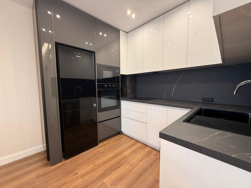 APARTAMENT ME QIRA 2+1+2 – PAZARI I RI