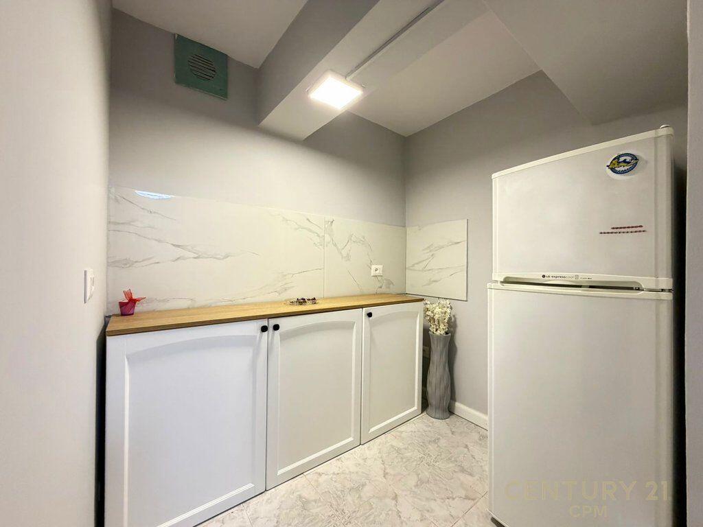 AMBIENTE PER UFFICI VICINO A PIAZZA SKENDERBEJ! 800 € /Mese