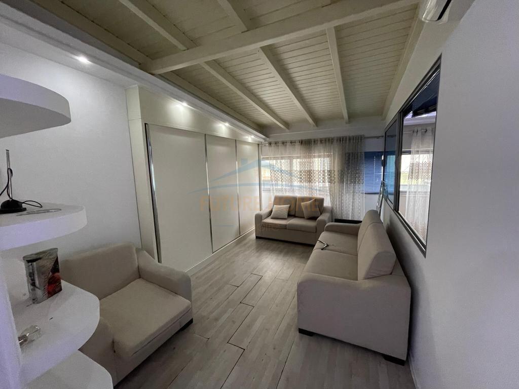VENDESI APPARTAMENTO 2+1+VERANDA, PALAZZO CON FRECCIA