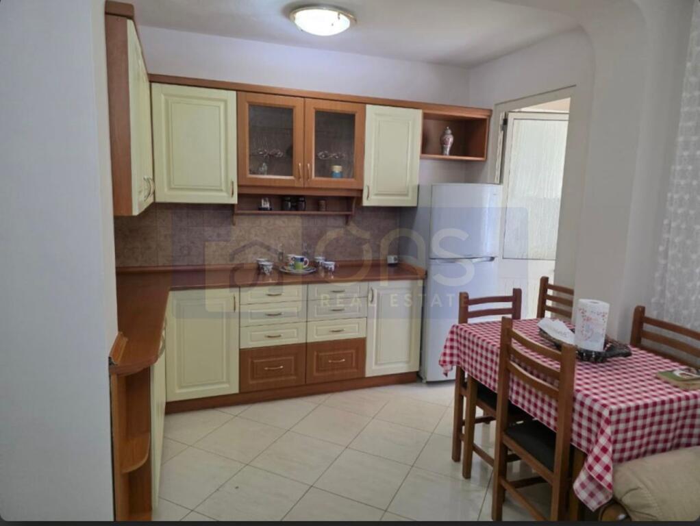 Jepet me qera Apartament 2+1 tek Siri kodra