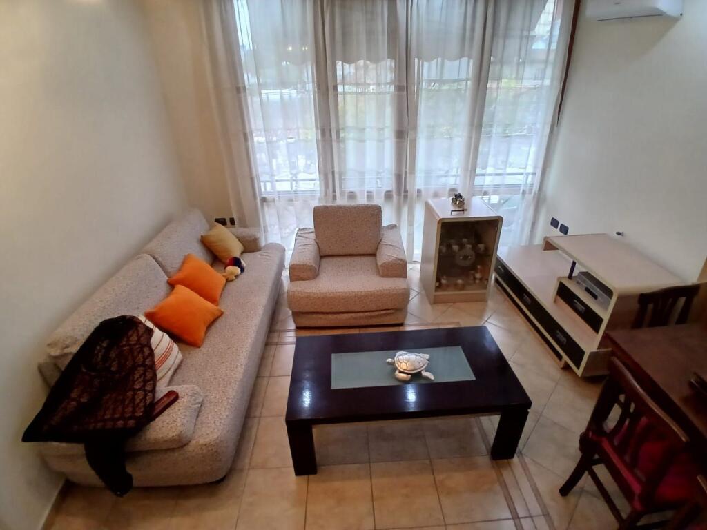 Jepet me qera apartamenti 2+1 ,Te Medreseja e tiranes , RRuga Riza Cerova  Cmimi:  500 mije leke